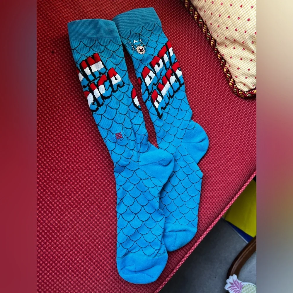 CLEARANCE NWOT Stance Marvel Captain America Socks - Picture 2 of 7